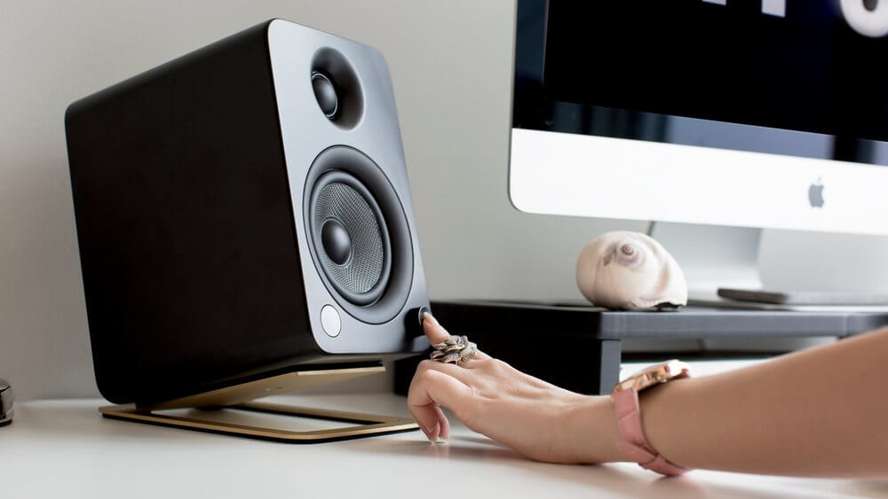 Audio-Elite-Kanto-s4-desktop-speaker-stand-brass