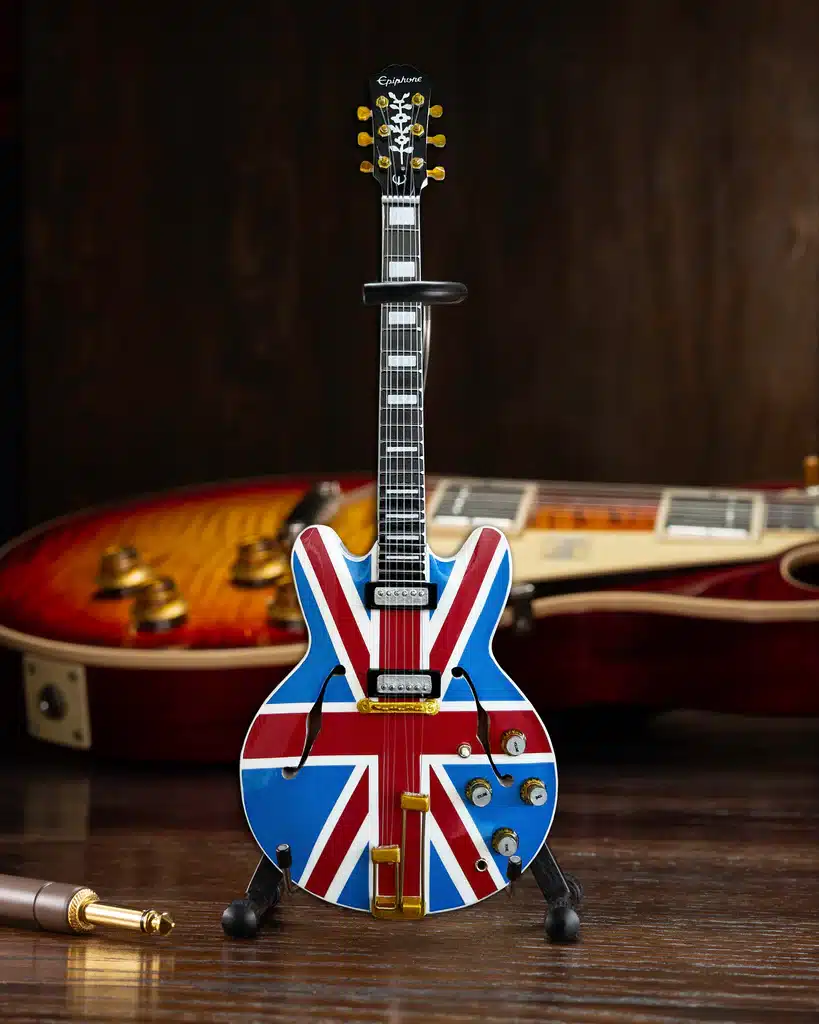 axe-heaven-mini-guitarra-epiphone-union-jack-sheraton-casino-a-escala-14-bandera-del-reino-unido-noel-gallagher
