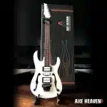 Réplica de guitarra en miniatura coleccionable de Paul Gilbert Signature