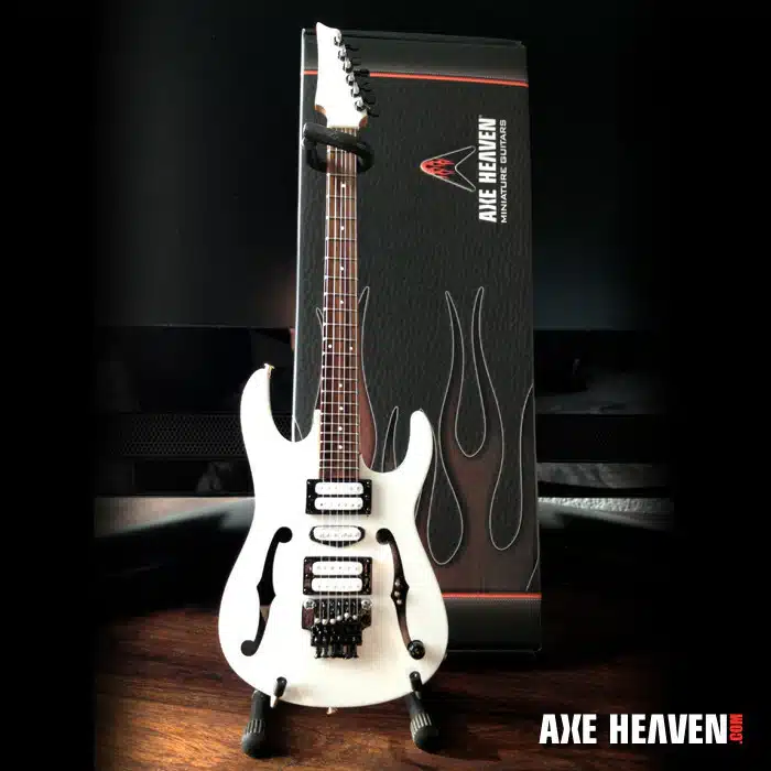 replica-de-guitarra-en-miniatura-coleccionable-de-paul-gilbert-signatureAudioEliteColombia